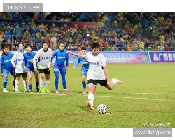 深入分析杭州足球队中路突破战术的独特魅力与实施效果 深入分析杭州足球队中路突破战术的独特魅力与实施效果